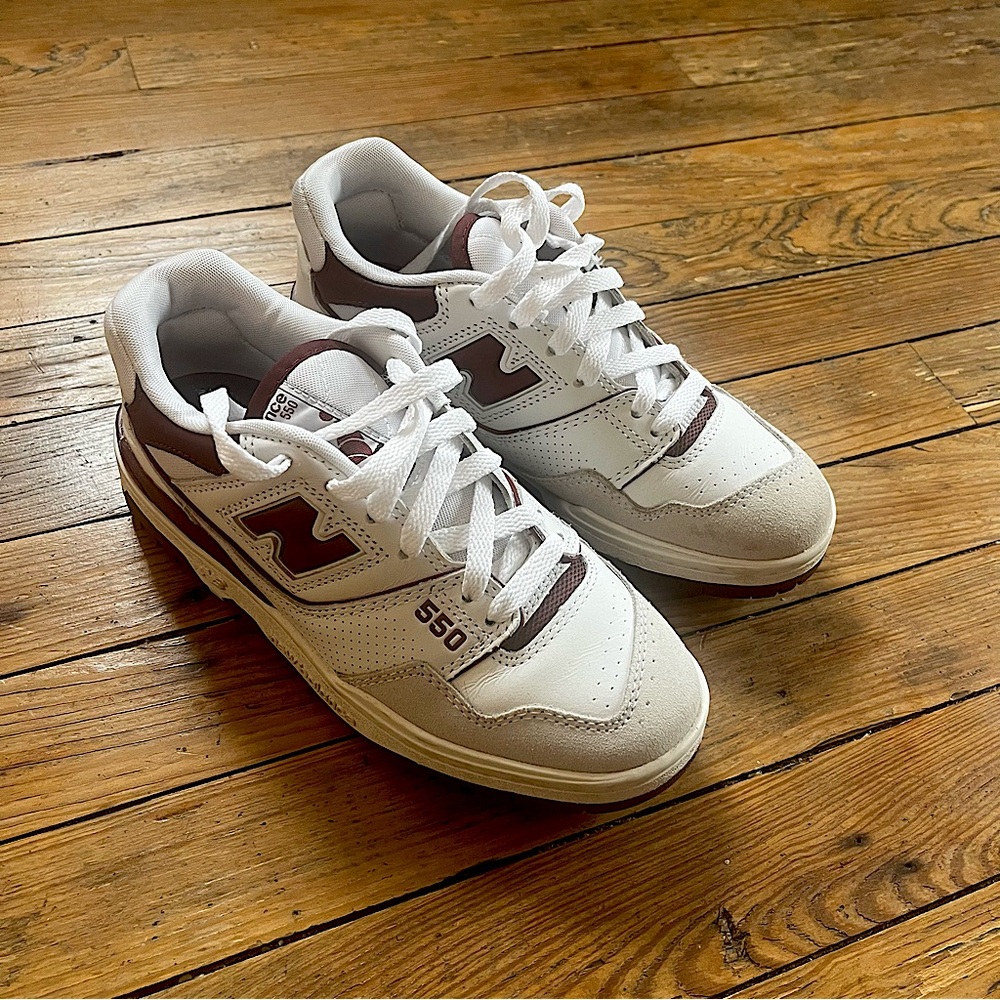 New Balance 550 sneakers in burgundy